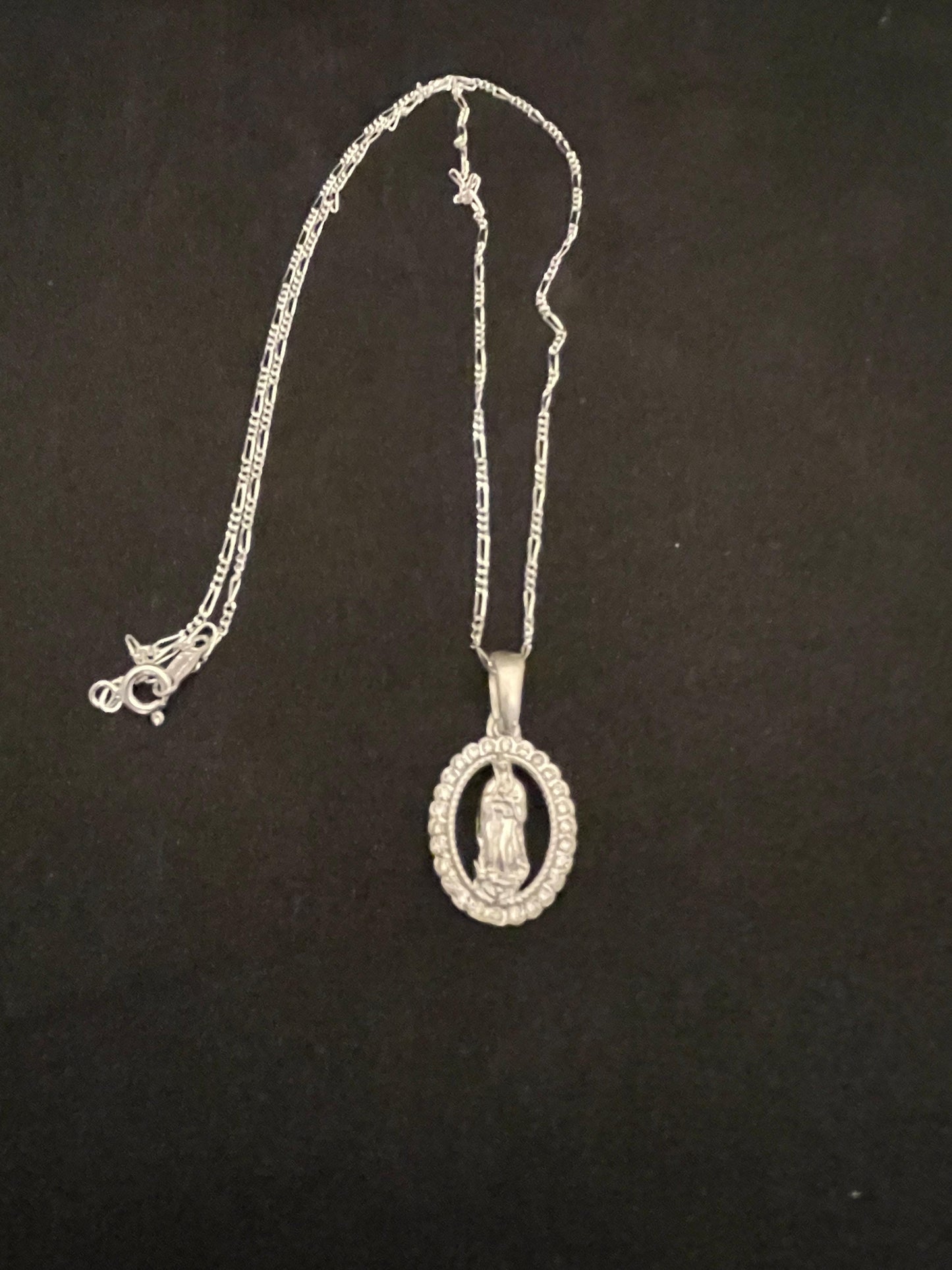 VIRGENCITA CON CADENA 50 cm